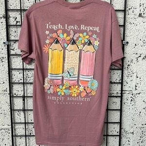 NWT Simply Southern Teacher Graphic Tee - Mauve Pink Daisy - Women's Medium